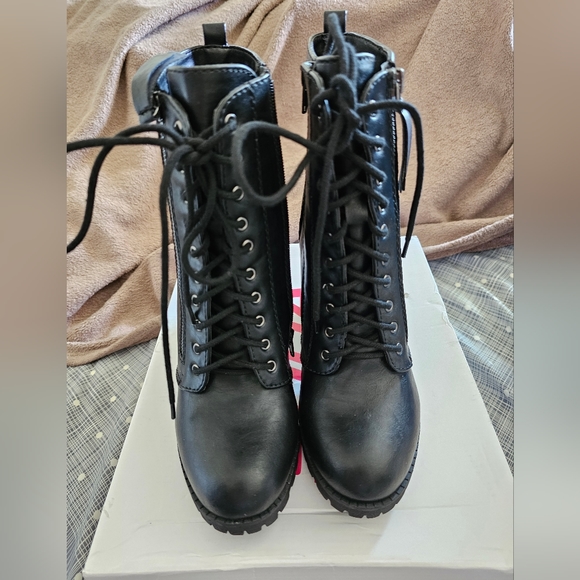 NWOT black boots 9 - Picture 3 of 7